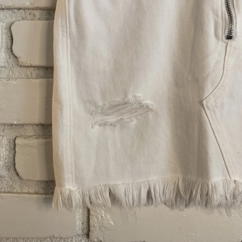 Sanctuary Denim white denim skirt ripped cute - Picture 3 of 6